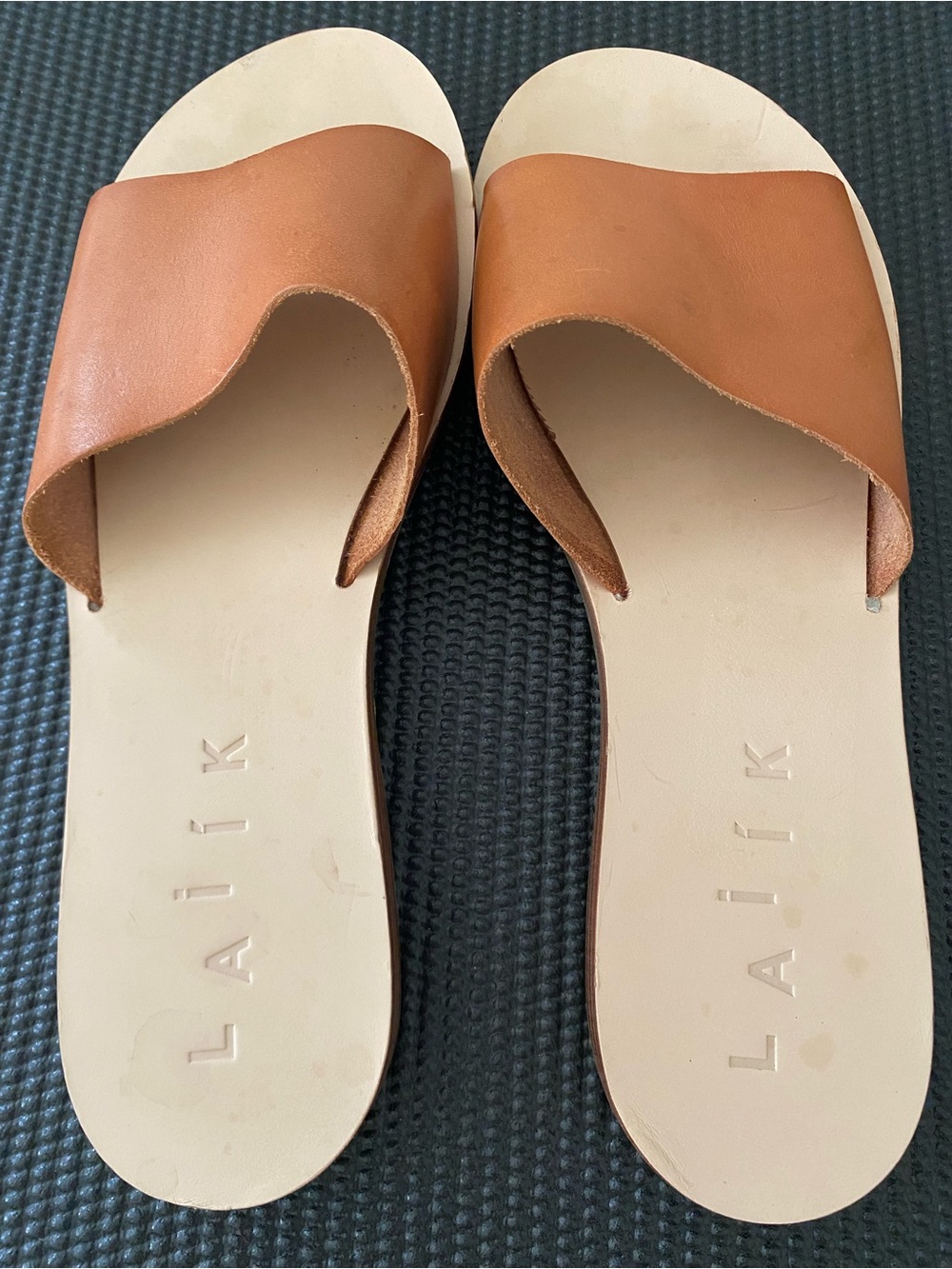 NWOB LAIIK Handmade Cognac Leather Wide Strap Slide Sandals EU 39